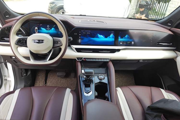 Used Geely Auto Monjaro L 2021 2.0TD DCT EVO Two-Wheel Drive Smart Luxury Version Center Console