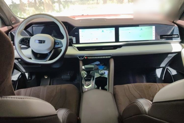 Used Geely Auto Monjaro L 2021 2.0TD High-Power Automatic All-Wheel Drive Luxury Version Center Console
