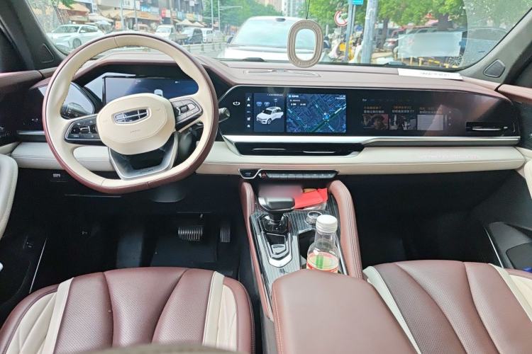 Used Geely Auto Monjaro L 2021 2.0TD DCT EVO Two-Wheel Drive Prestige Version Center Console