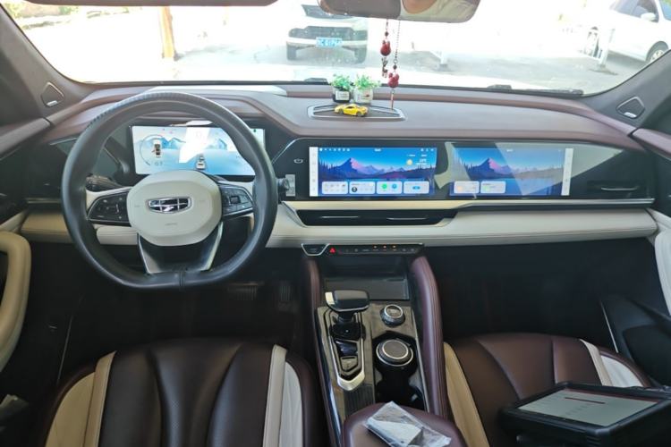 Used Geely Auto Monjaro L 2021 2.0TD DCT EVO Two-Wheel Drive Smart Luxury Version Center Console