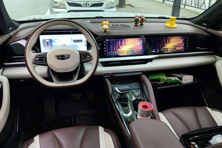Used Geely Auto Monjaro L 2021 2.0TD DCT EVO Two-Wheel Drive Smart Luxury Version Center Console