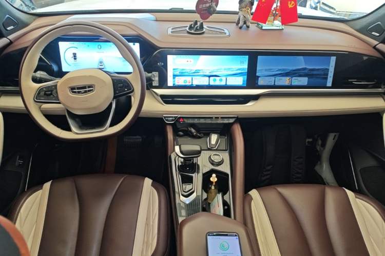 Used Geely Auto Monjaro L 2021 2.0TD DCT EVO Two-Wheel Drive Smart Luxury Version Center Console