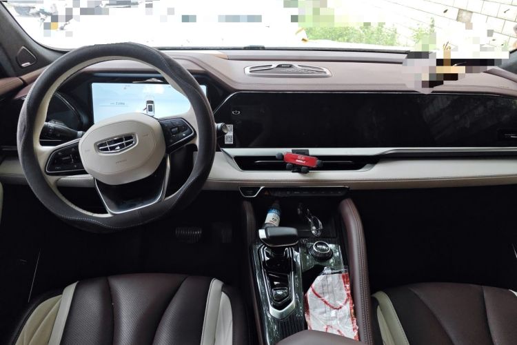 Used Geely Auto Monjaro L 2021 2.0TD High-Power Automatic All-Wheel Drive Luxury Version Center Console