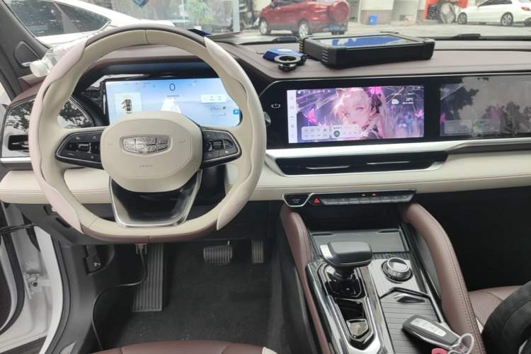 Used Geely Auto Monjaro L 2021 2.0TD DCT EVO Two-Wheel Drive Smart Luxury Version Center Console