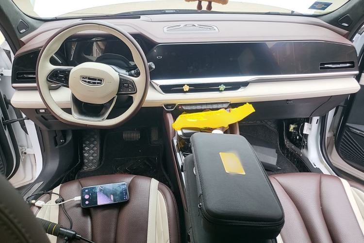 Used Geely Auto Monjaro L 2021 2.0TD DCT EVO Two-Wheel-Drive Flagship Version Center Console