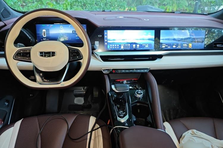 Used Geely Auto Monjaro L 2021 2.0TD DCT EVO Two-Wheel Drive Prestige Version Center Console