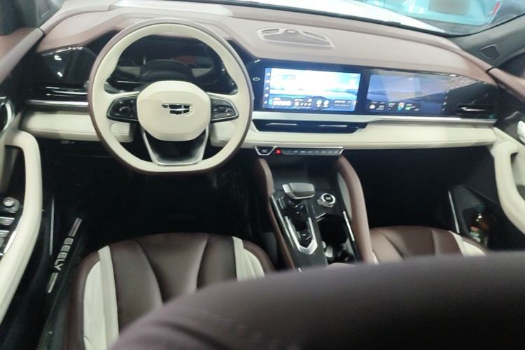 Used Geely Auto Monjaro L 2021 2.0TD DCT EVO Two-Wheel Drive Prestige Version Center Console