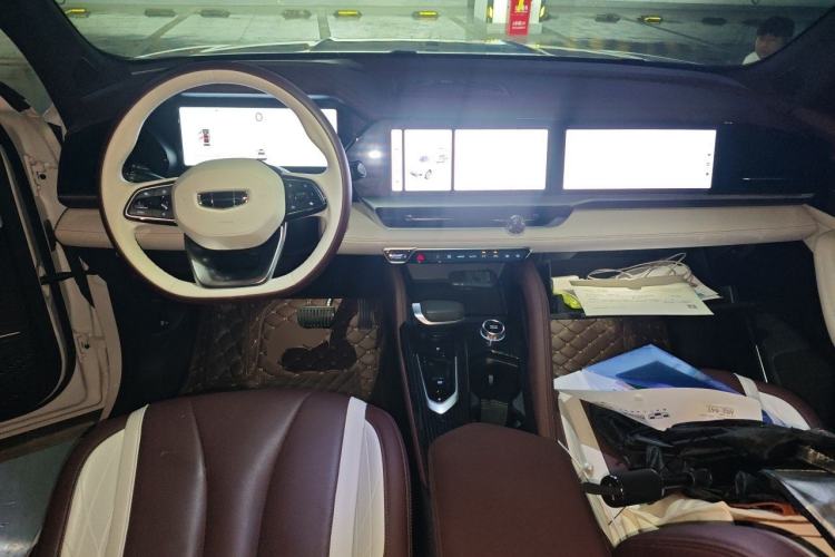 Used Geely Auto Monjaro L 2021 2.0TD DCT EVO Two-Wheel Drive Prestige Version Center Console