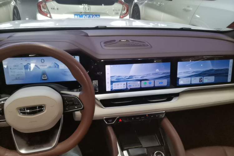 Used Geely Auto Monjaro L 2021 2.0TD DCT EVO Two-Wheel Drive Prestige Version Center Console