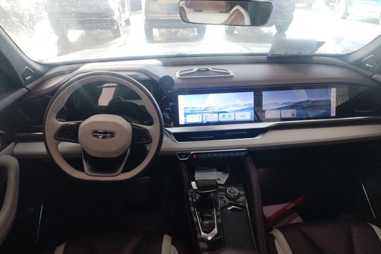 Used Geely Auto Monjaro L 2021 2.0TD High-Power Automatic All-Wheel Drive Luxury Version Center Console