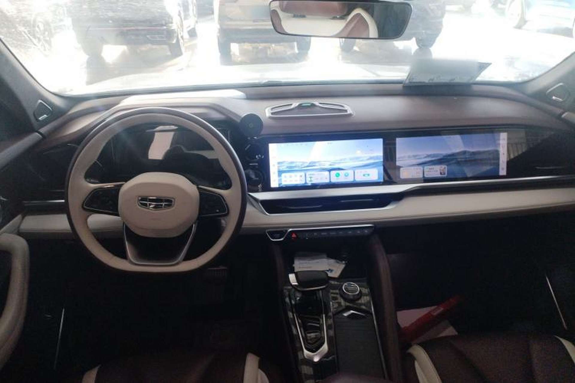 Used Geely Auto Monjaro L 2021 2.0TD High-Power Automatic All-Wheel Drive Luxury Version Center Console