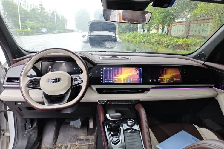 Used Geely Auto Monjaro L 2021 2.0TD DCT EVO Two-Wheel Drive Prestige Version Center Console