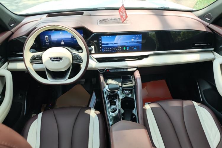 Used Geely Auto Monjaro L 2021 2.0TD High-Power Automatic All-Wheel-Drive Flagship Version Center Console