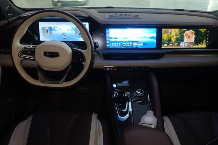 Used Geely Auto Monjaro L 2021 2.0TD High-Power Automatic All-Wheel-Drive Flagship Version Center Console