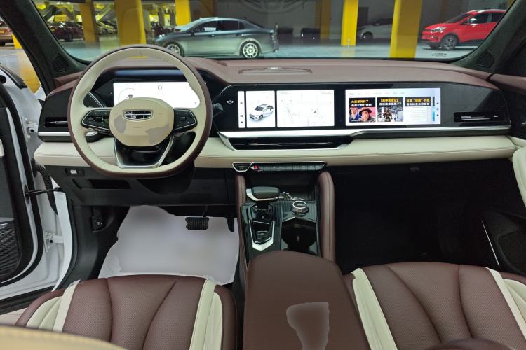 Used Geely Auto Monjaro L 2021 2.0TD DCT EVO Two-Wheel Drive Prestige Version Center Console