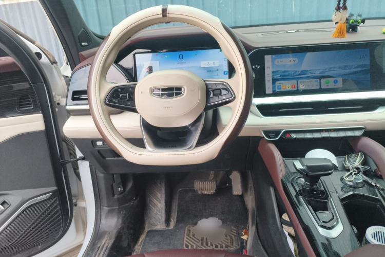 Used Geely Auto Monjaro L 2021 2.0TD DCT EVO Two-Wheel Drive Smart Luxury Version Center Console