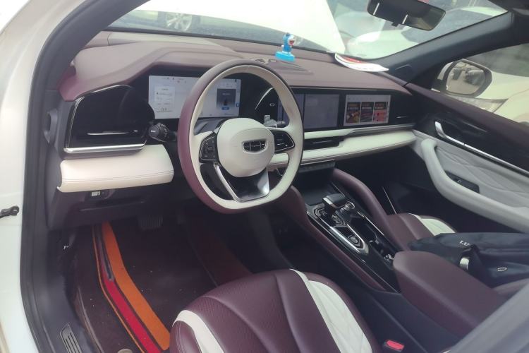 Used Geely Auto Monjaro L 2021 2.0TD DCT EVO Two-Wheel Drive Prestige Version Center Console