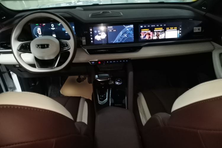 Used Geely Auto Monjaro L 2021 2.0TD High-Power Automatic All-Wheel-Drive Flagship Version Center Console