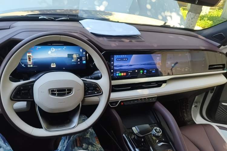 Used Geely Auto Monjaro L 2021 2.0TD DCT EVO Two-Wheel Drive Prestige Version Center Console