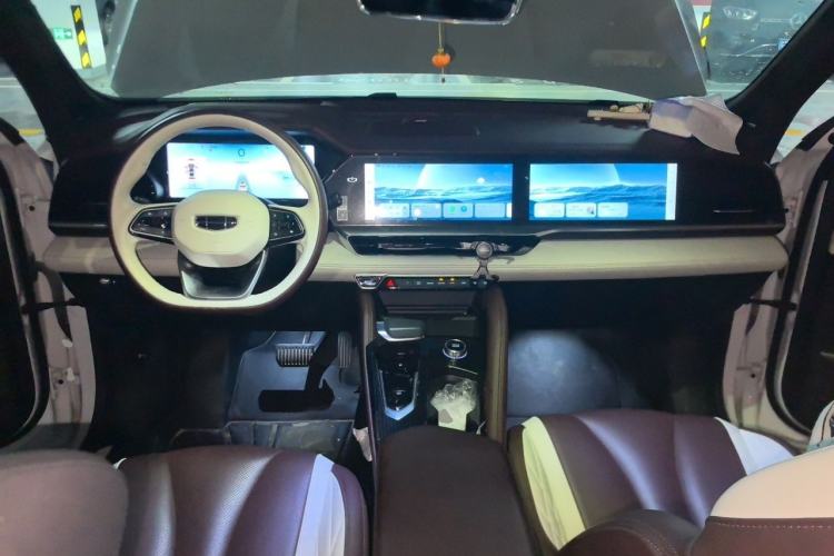 Used Geely Auto Monjaro L 2021 2.0TD DCT EVO Two-Wheel-Drive Flagship Version Center Console