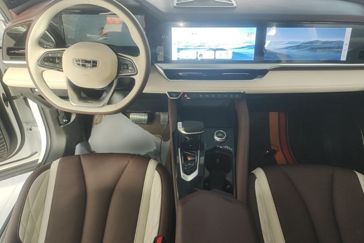 Used Geely Auto Monjaro L 2021 2.0TD DCT EVO Two-Wheel Drive Prestige Version Center Console