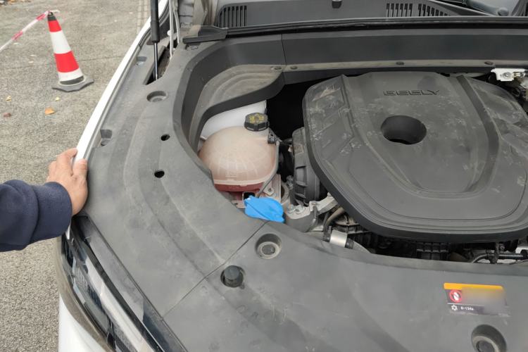 Used Geely Auto Monjaro L 2021 2.0TD High-Power Automatic All-Wheel-Drive Flagship Version Engine Bay Right