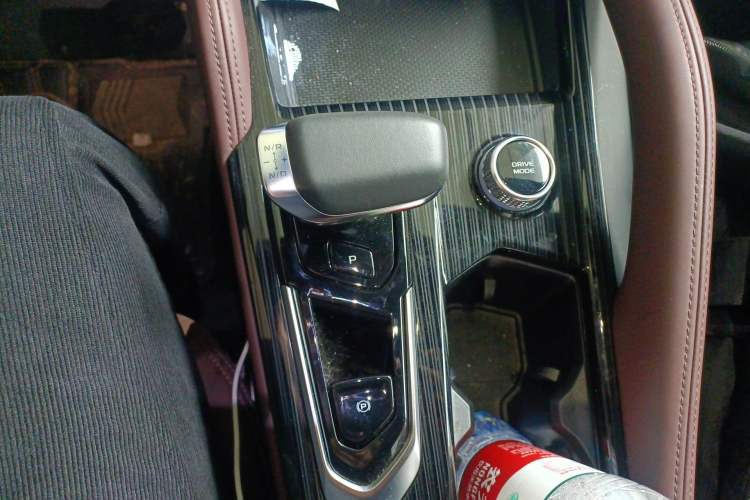 Used Geely Auto Monjaro L 2021 2.0TD DCT EVO Two-Wheel Drive Prestige Version Gear Lever