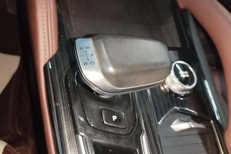 Used Geely Auto Monjaro L 2021 2.0TD DCT EVO Two-Wheel Drive Prestige Version Gear Lever