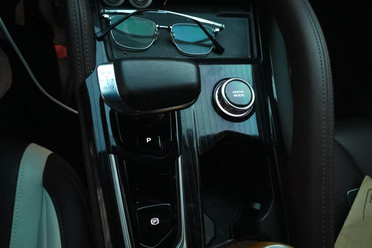 Used Geely Auto Monjaro L 2021 2.0TD High-Power Automatic All-Wheel-Drive Flagship Version Gear Lever