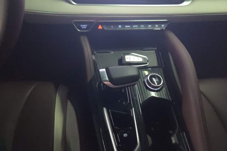 Used Geely Auto Monjaro L 2021 2.0TD DCT EVO Two-Wheel Drive Smart Luxury Version Gear Lever