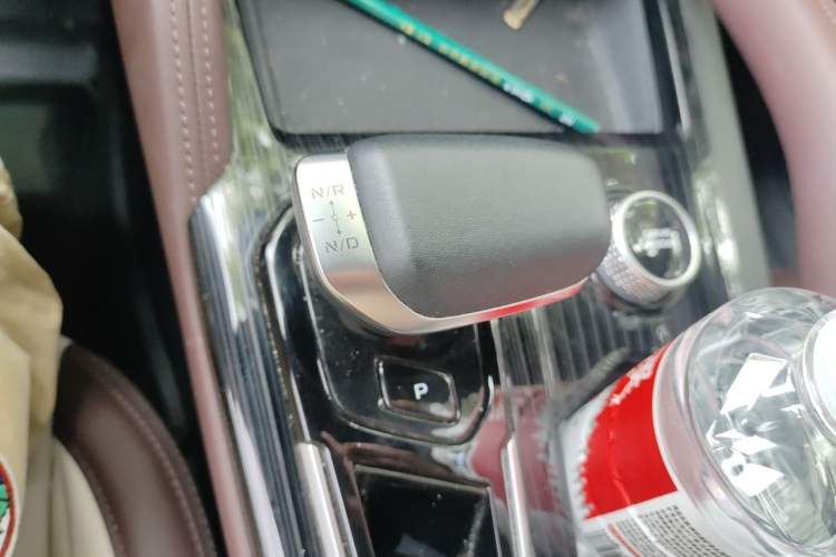 Used Geely Auto Monjaro L 2021 2.0TD DCT EVO Two-Wheel Drive Prestige Version Gear Lever