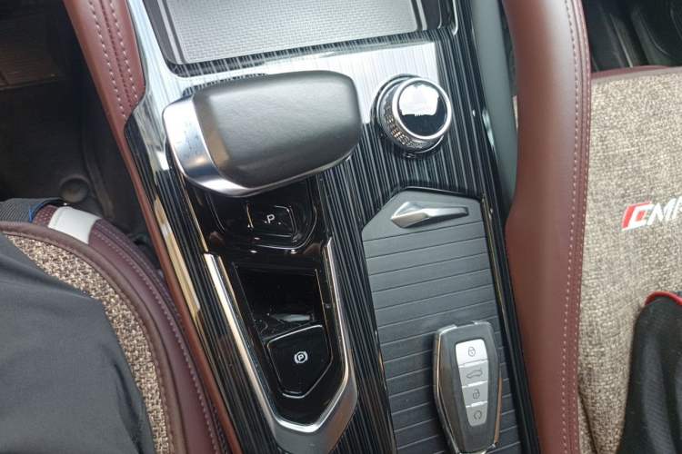 Used Geely Auto Monjaro L 2021 2.0TD High-Power Automatic All-Wheel Drive Luxury Version Gear Lever