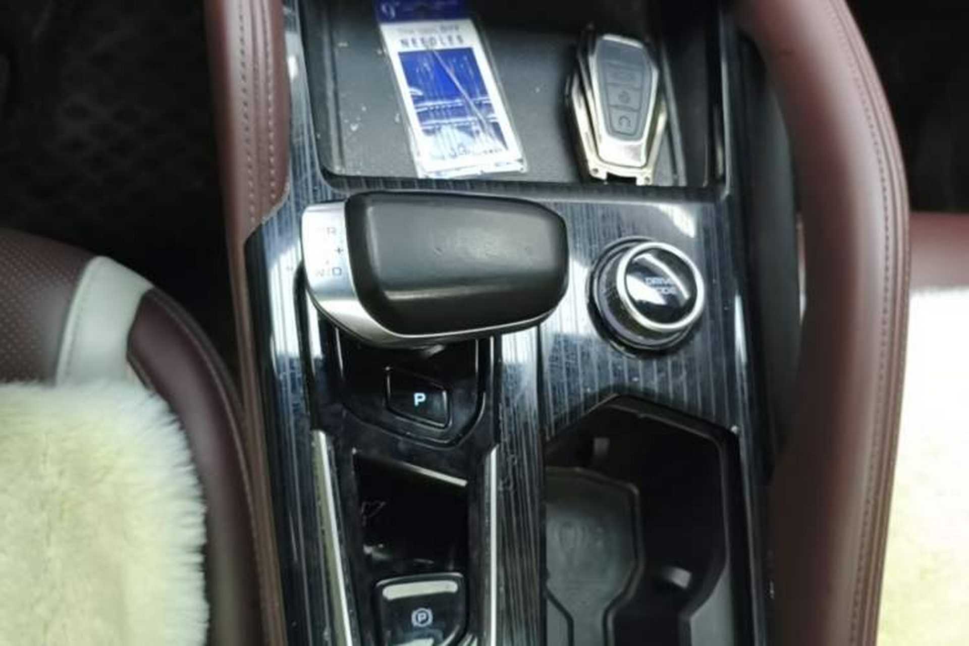 Used Geely Auto Monjaro L 2021 2.0TD DCT EVO Two-Wheel Drive Prestige Version Gear Lever