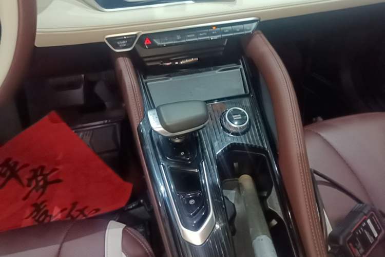 Used Geely Auto Monjaro L 2021 2.0TD DCT EVO Two-Wheel Drive Smart Luxury Version Gear Lever