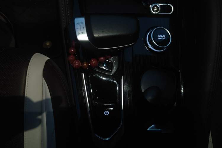 Used Geely Auto Monjaro L 2021 2.0TD DCT EVO Two-Wheel Drive Prestige Version Gear Lever