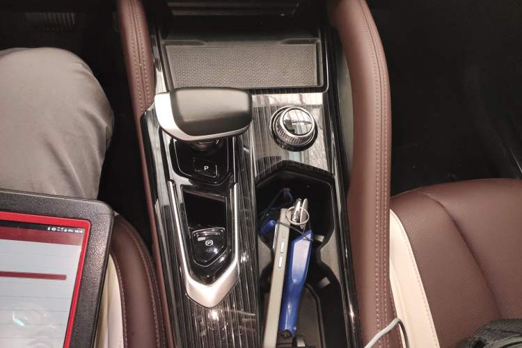 Used Geely Auto Monjaro L 2021 2.0TD DCT EVO Two-Wheel Drive Smart Luxury Version Gear Lever