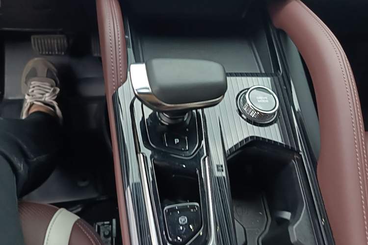 Used Geely Auto Monjaro L 2021 2.0TD DCT EVO Two-Wheel Drive Prestige Version Gear Lever