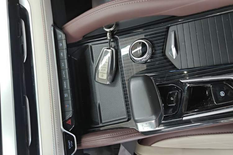 Used Geely Auto Monjaro L 2021 2.0TD DCT EVO Two-Wheel Drive Smart Luxury Version Gear Lever