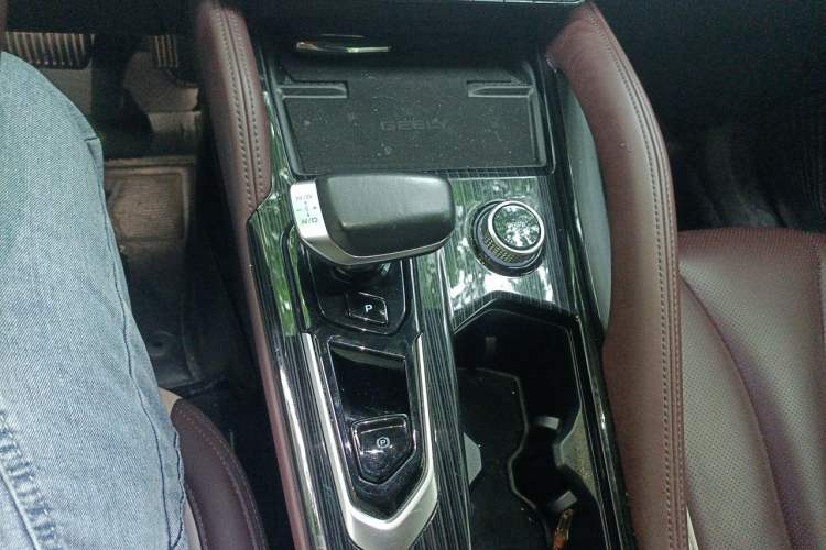 Used Geely Auto Monjaro L 2021 2.0TD DCT EVO Two-Wheel Drive Smart Luxury Version Gear Lever
