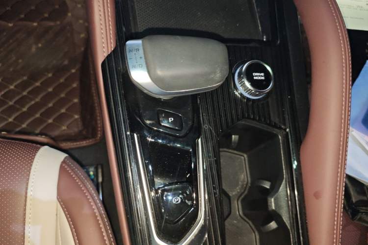 Used Geely Auto Monjaro L 2021 2.0TD DCT EVO Two-Wheel Drive Prestige Version Gear Lever