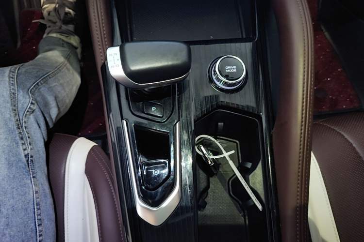 Used Geely Auto Monjaro L 2021 2.0TD DCT EVO Two-Wheel Drive Prestige Version Gear Lever