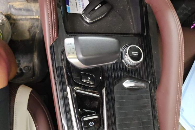 Used Geely Auto Monjaro L 2021 2.0TD DCT EVO Two-Wheel Drive Prestige Version Gear Lever