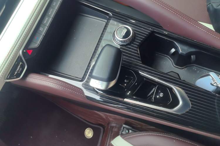 Used Geely Auto Monjaro L 2021 2.0TD DCT EVO Two-Wheel Drive Prestige Version Gear Lever