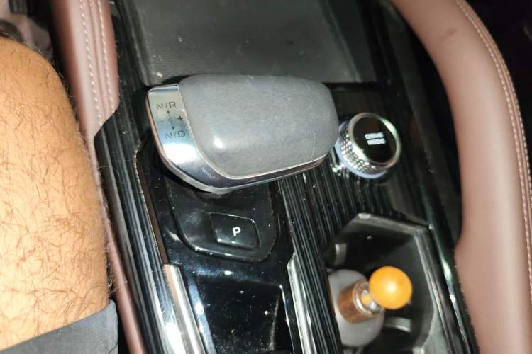 Used Geely Auto Monjaro L 2021 2.0TD DCT EVO Two-Wheel Drive Prestige Version Gear Lever