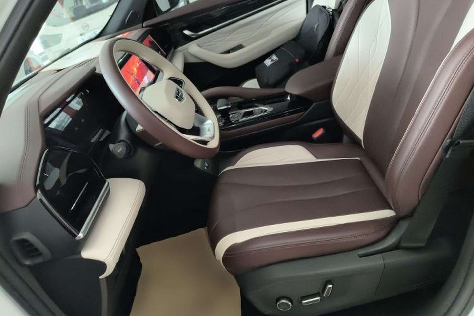 Used Geely Auto Monjaro L 2021 2.0TD DCT EVO Two-Wheel Drive Prestige Version Left Front Seat