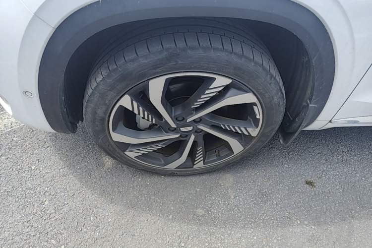 Used Geely Auto Monjaro L 2021 2.0TD DCT EVO Two-Wheel Drive Smart Luxury Version Left Front Wheel Hub
