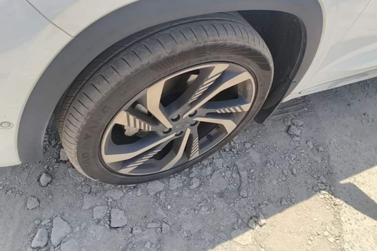 Used Geely Auto Monjaro L 2021 2.0TD DCT EVO Two-Wheel Drive Smart Luxury Version Left Front Wheel Hub