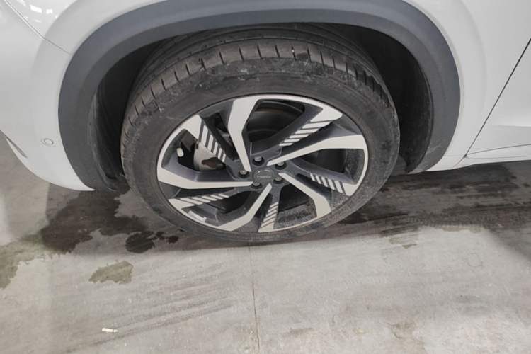 Used Geely Auto Monjaro L 2021 2.0TD DCT EVO Two-Wheel Drive Smart Luxury Version Left Front Wheel Hub