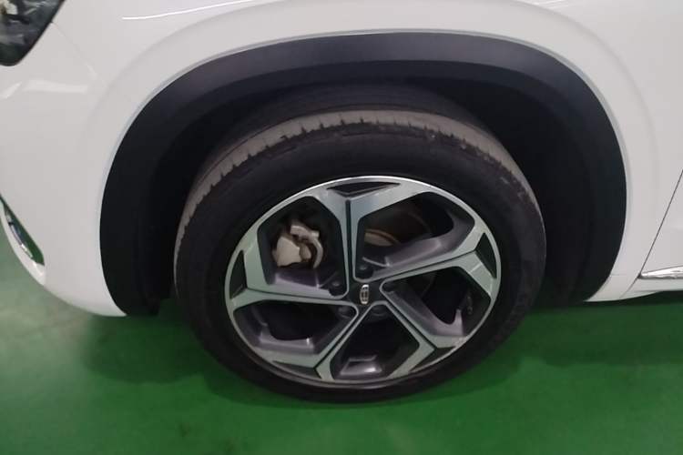 Used Geely Auto Monjaro L 2021 2.0TD DCT EVO Two-Wheel Drive Prestige Version Left Front Wheel Hub