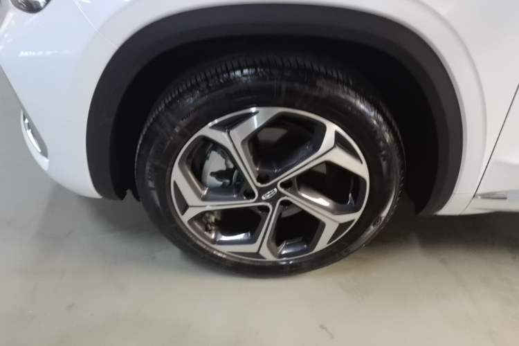 Used Geely Auto Monjaro L 2021 2.0TD DCT EVO Two-Wheel Drive Prestige Version Left Front Wheel Hub
